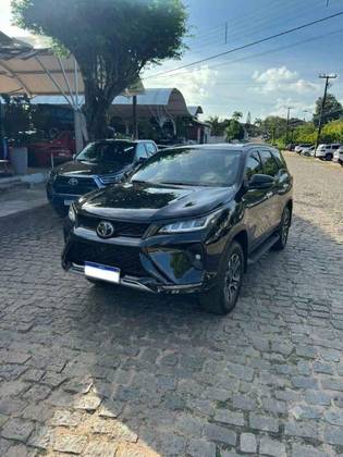 TOYOTA HILUX SW4 2.8 D-4D TURBO DIESEL DIAMOND 7L 4X4 AUTOMÁTICO